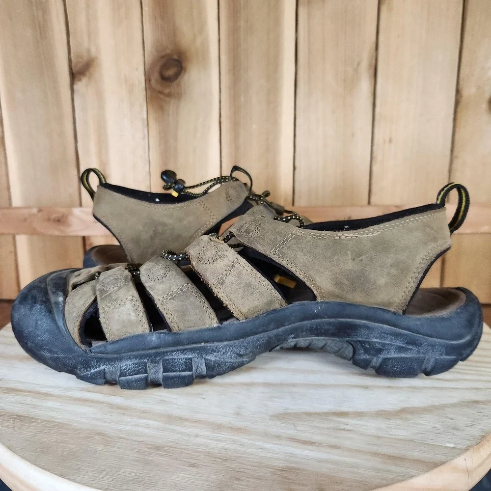 Keen Newport Sandals Men 11 Brown Suede Waterproof Hiking Water Shoes Closed Toe